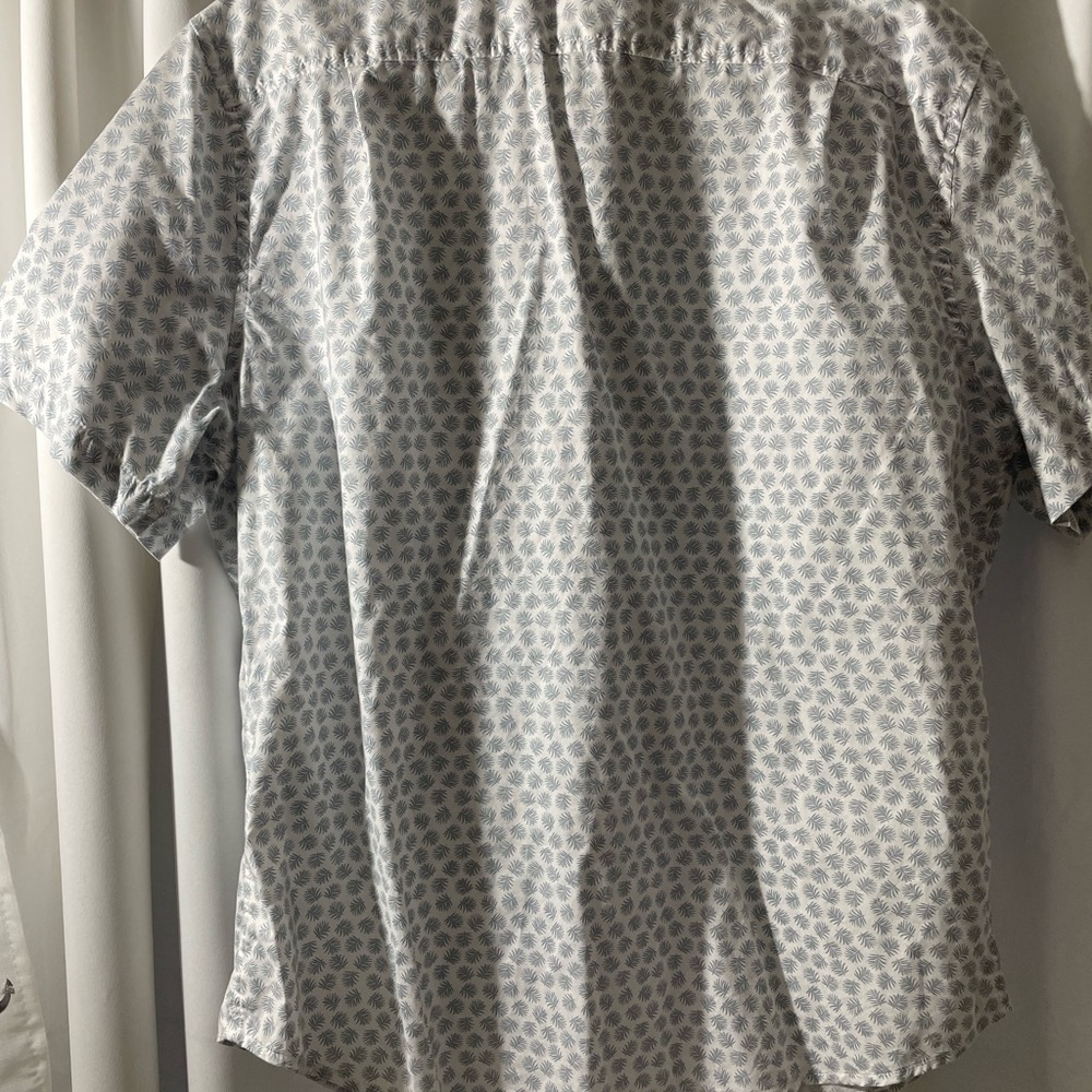Mens button down - Picture 2 of 4